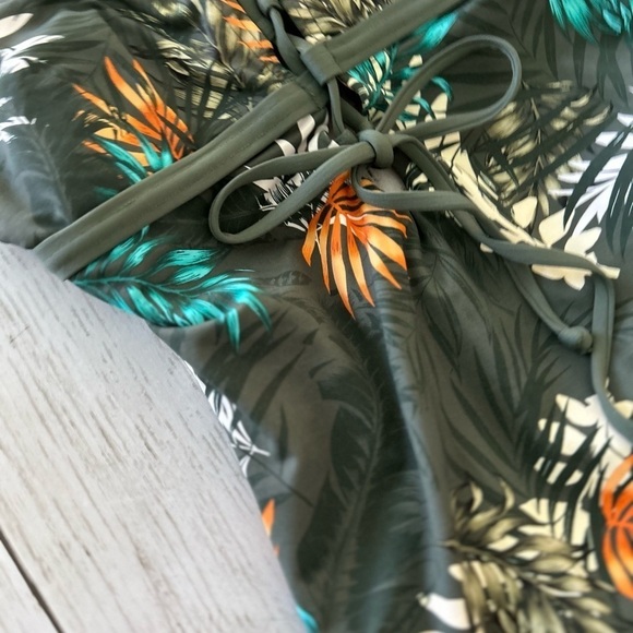 Moontide Swimsuit Womens small size 6 
Piece Floral Leaves Green Orange tie - Picture 4 of 7